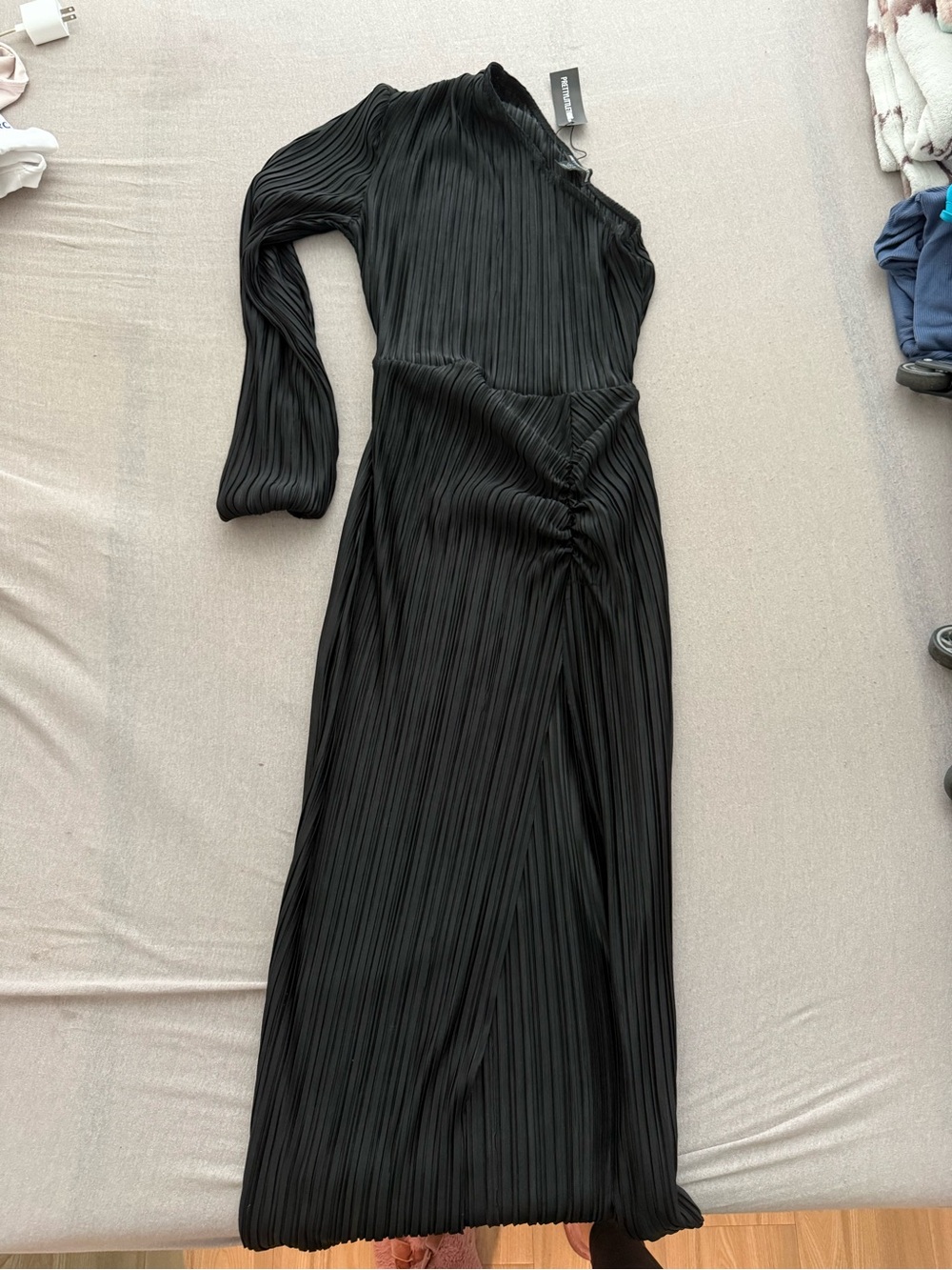 PrettyLittleThing Black One-Shoulder Pleated Maxi Dress